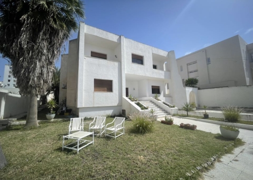 À VENDRE – VILLA S+5 AVEC GRAND JARDIN & PISCINE