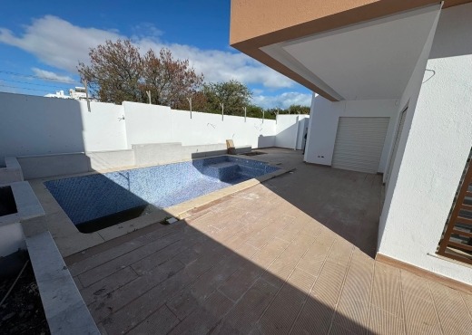 À VENDRE  Superbe Villa avec Piscine à Choutrana