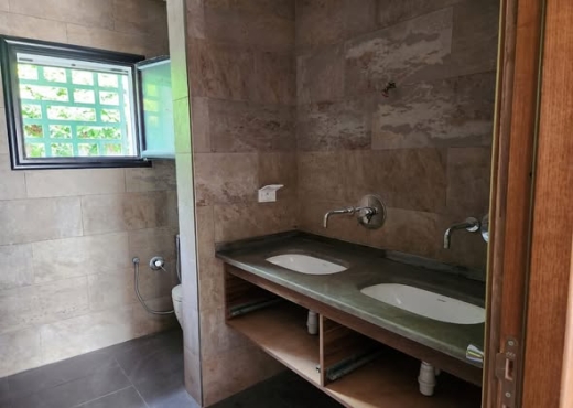 À VENDRE – Superbe Villa avec Piscine à Choutrana - Bien immobilier à {"id":1,"country_id":219,"name":"ARIANA","slug":"ariana"} - Image 4 - Agence Immobilière Maison Plus Elite